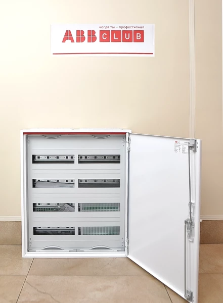 ABB ComfortLine Compact CA24V Щит навесной 96М IP44 c клеммами N