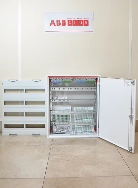 ABB ComfortLine Compact CA24V Щит навесной 96М IP44 c клеммами N