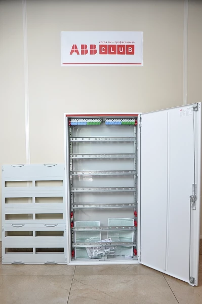 ABB ComfortLine Compact CA27V Щит навесной 168М IP44 c клеммами N